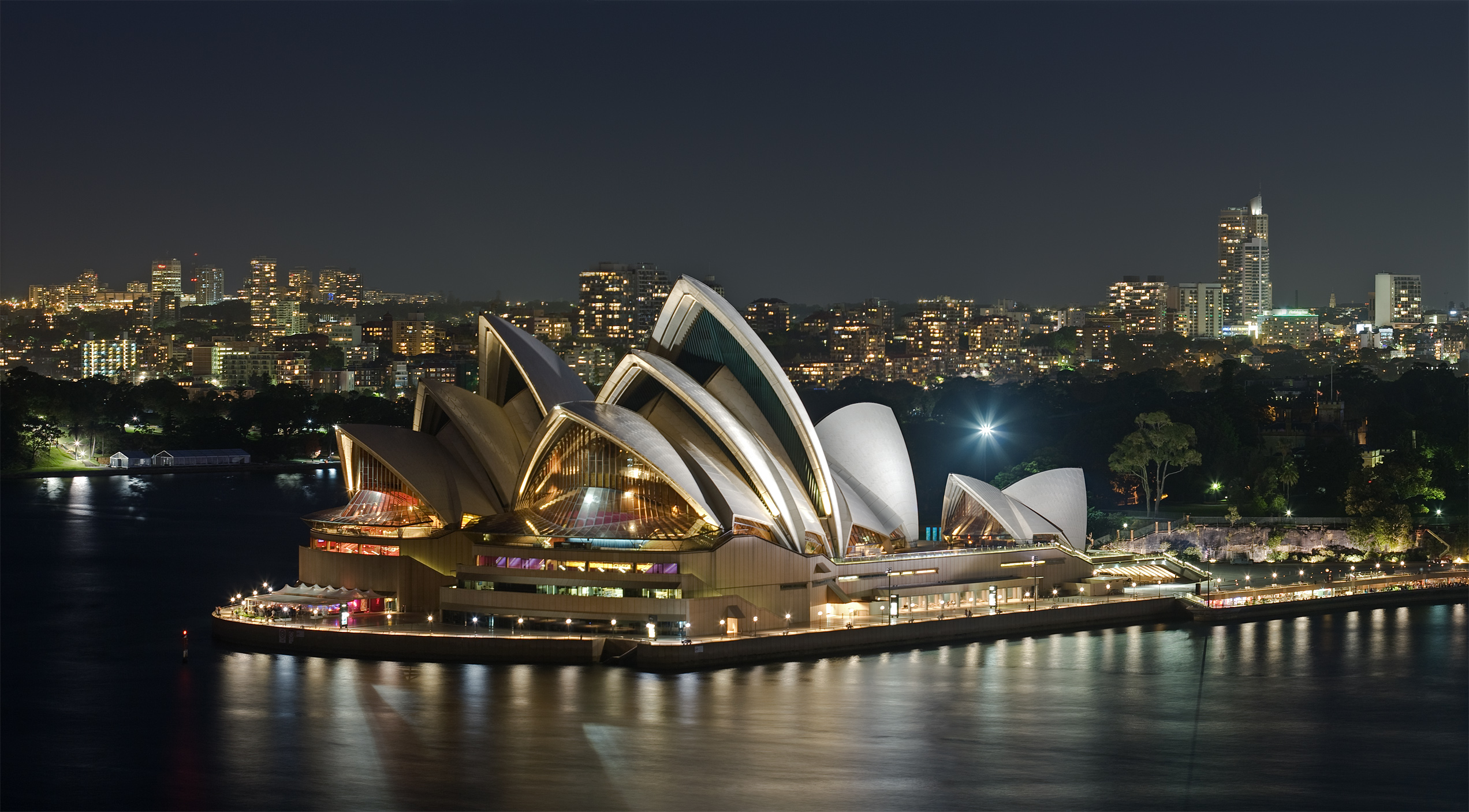 sydney opera house at night