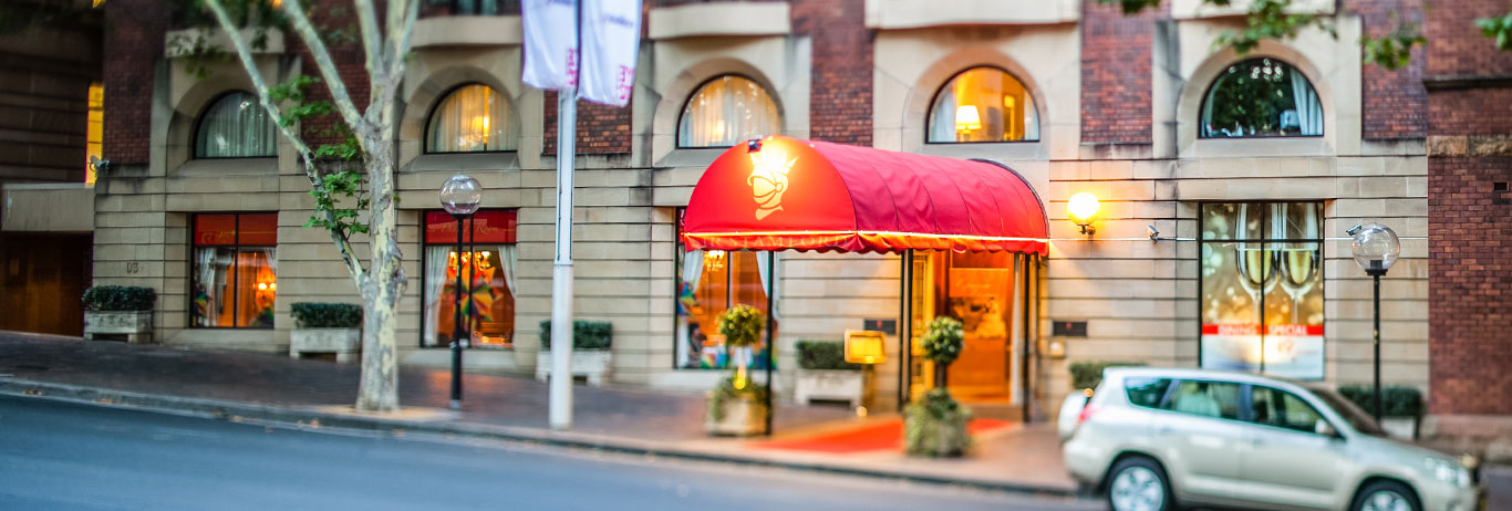 sir stamford hotel entrance